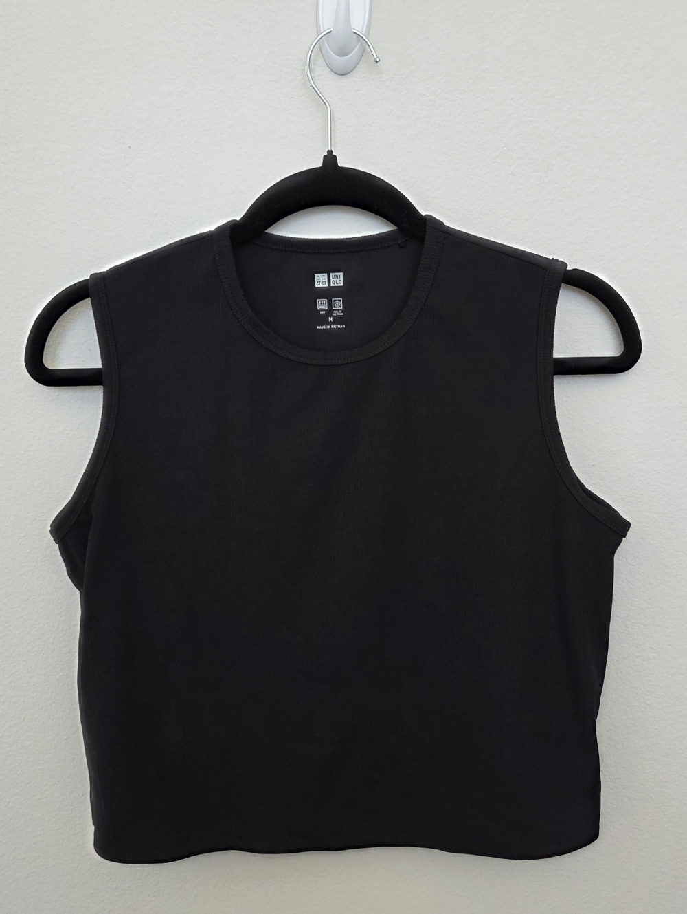 Uniqlo Women's Black Ribbed Tank Top Medium